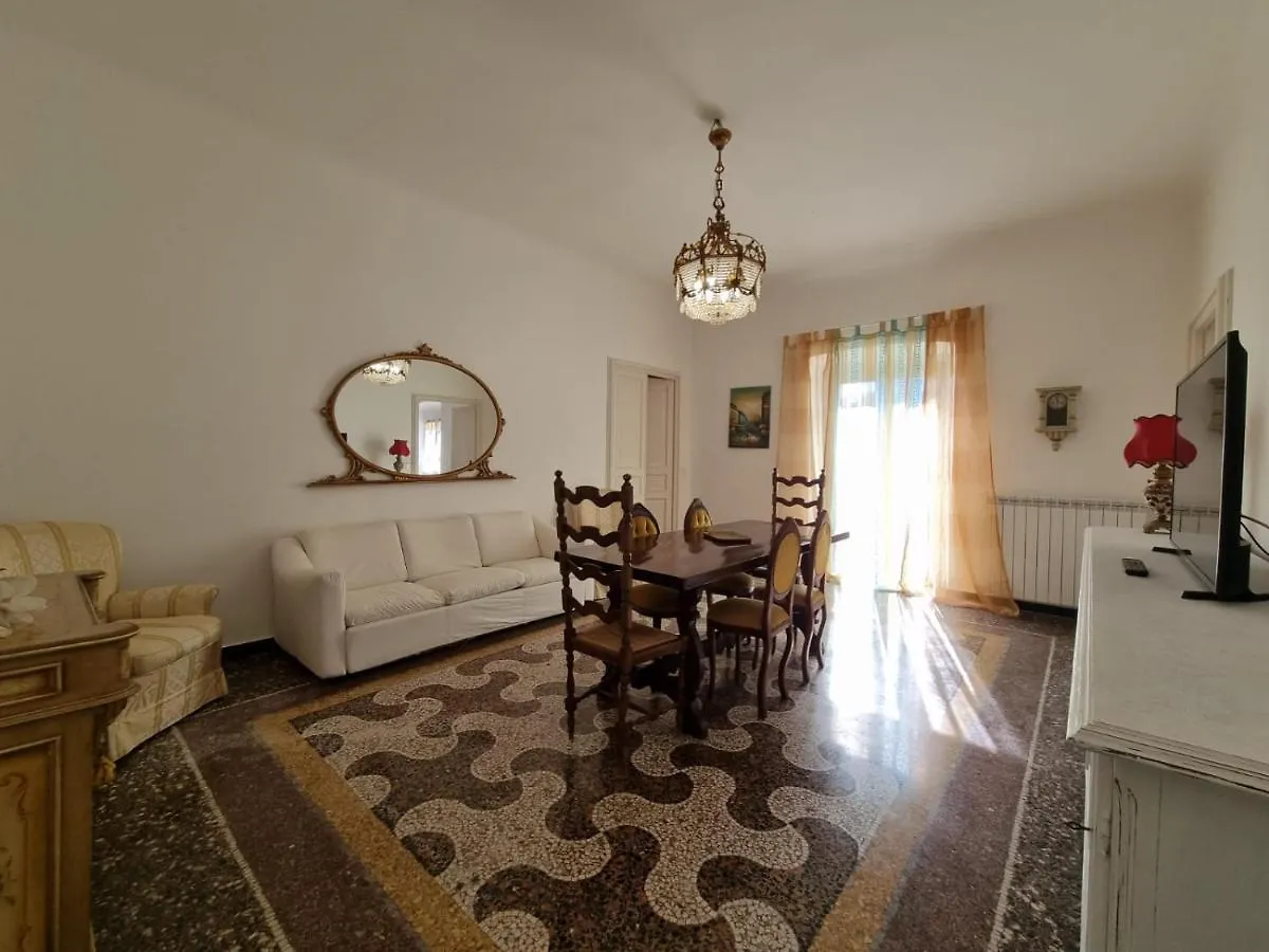 Wow Home 2 - 175 Mq - Posteggio Privato - Davanti Porto Traghetti - Fino A 10 Posti Letto - Balcone Genoa Italy