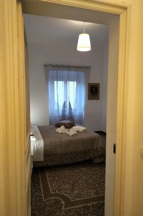 Apartment Wow Home 2 - 175 Mq - Posteggio Privato - Davanti Porto Traghetti - Fino A 10 Posti Letto - Balcone Genoa