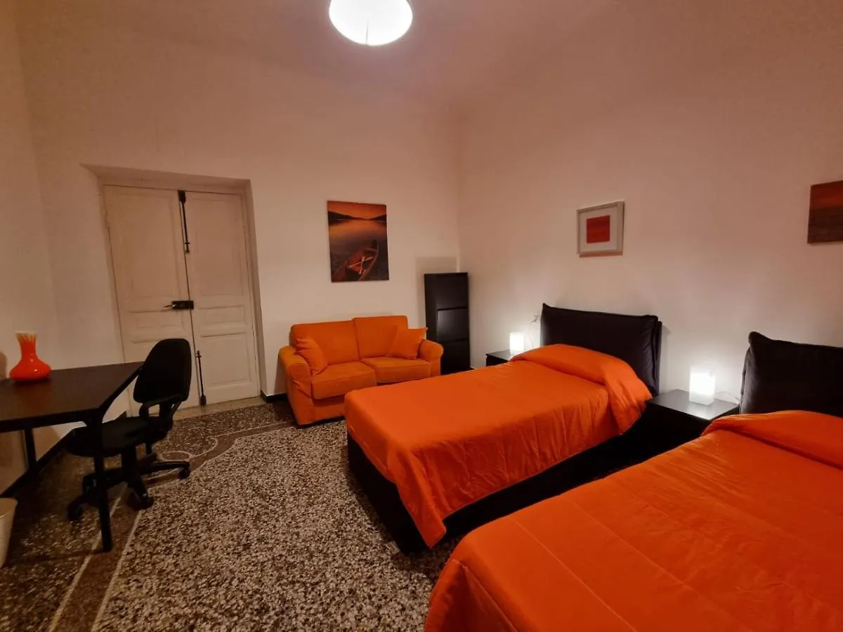 Wow Home 2 - 175 Mq - Posteggio Privato - Davanti Porto Traghetti - Fino A 10 Posti Letto - Balcone Genoa Italy