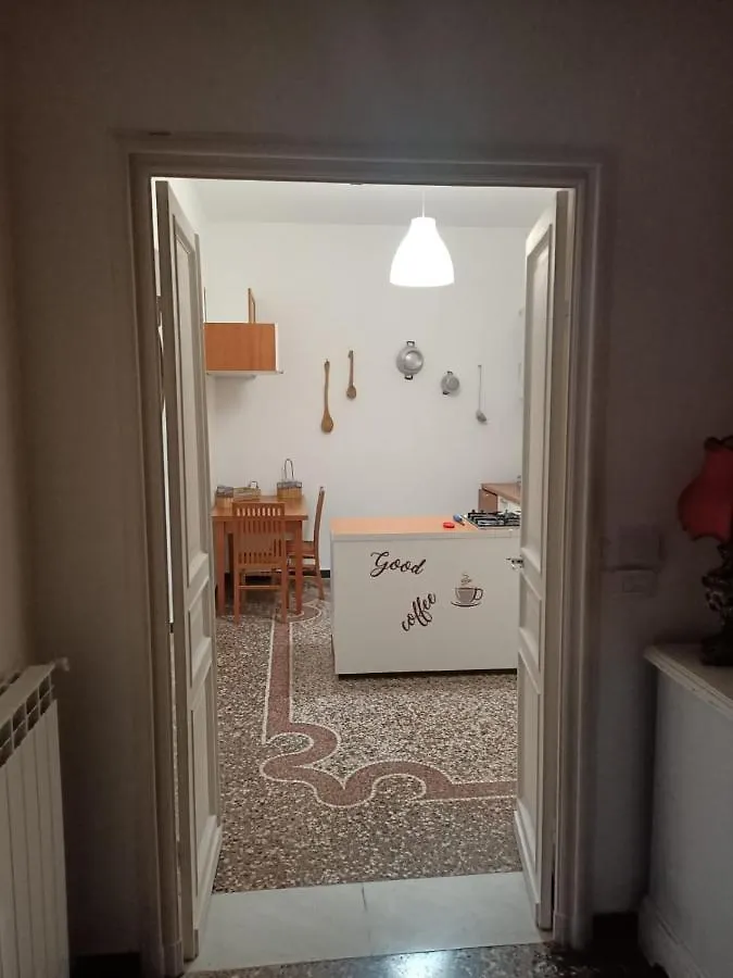 Wow Home 2 - 175 Mq - Posteggio Privato - Davanti Porto Traghetti - Fino A 10 Posti Letto - Balcone Genoa Apartment