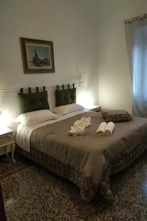 Wow Home 2 - 175 Mq - Posteggio Privato - Davanti Porto Traghetti - Fino A 10 Posti Letto - Balcone Genoa 0*,