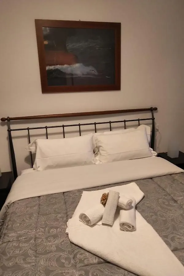 Wow Home 2 - 175 Mq - Posteggio Privato - Davanti Porto Traghetti - Fino A 10 Posti Letto - Balcone Genoa 0*,  Italy
