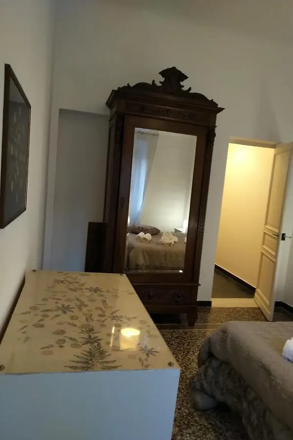 Apartment Wow Home 2 - 175 Mq - Posteggio Privato - Davanti Porto Traghetti - Fino A 10 Posti Letto - Balcone Genoa Italy