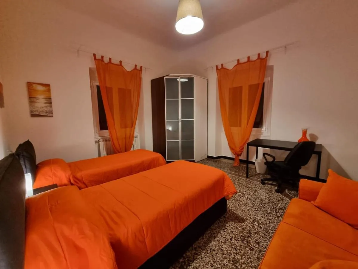 Wow Home 2 - 175 Mq - Posteggio Privato - Davanti Porto Traghetti - Fino A 10 Posti Letto - Balcone Genoa Apartment
