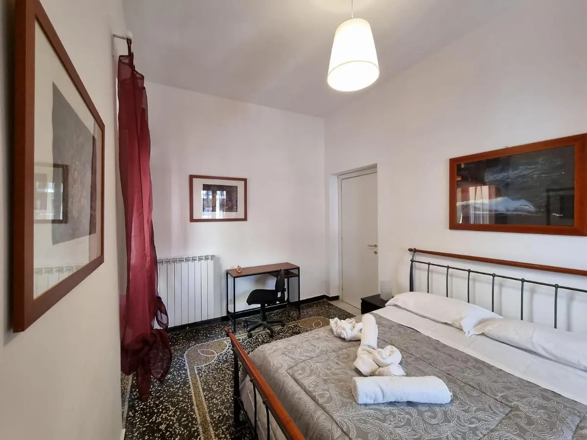 Wow Home 2 - 175 Mq - Posteggio Privato - Davanti Porto Traghetti - Fino A 10 Posti Letto - Balcone Genoa