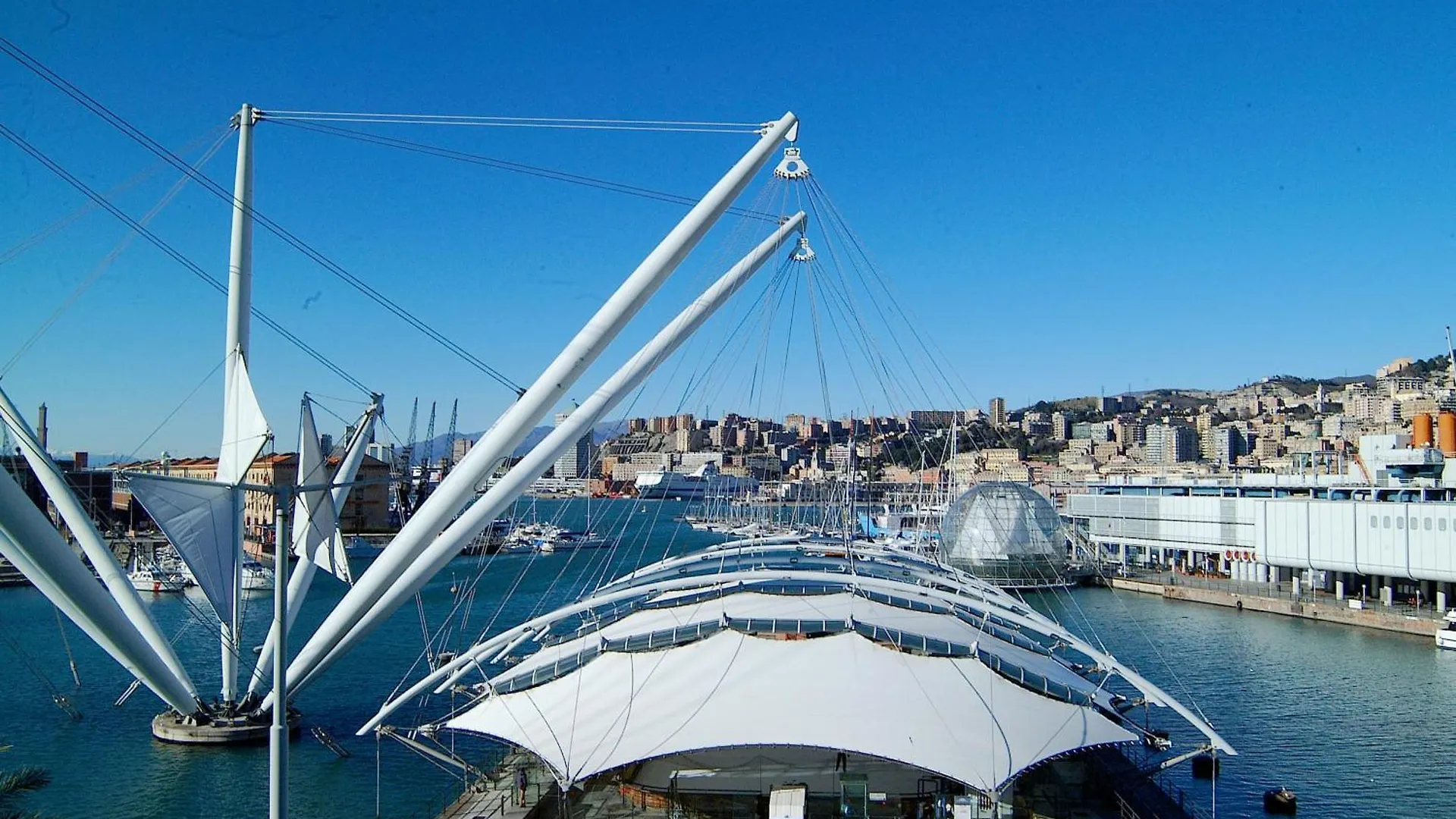 Wow Home 2 - 175 Mq - Posteggio Privato - Davanti Porto Traghetti - Fino A 10 Posti Letto - Balcone Genoa Apartment