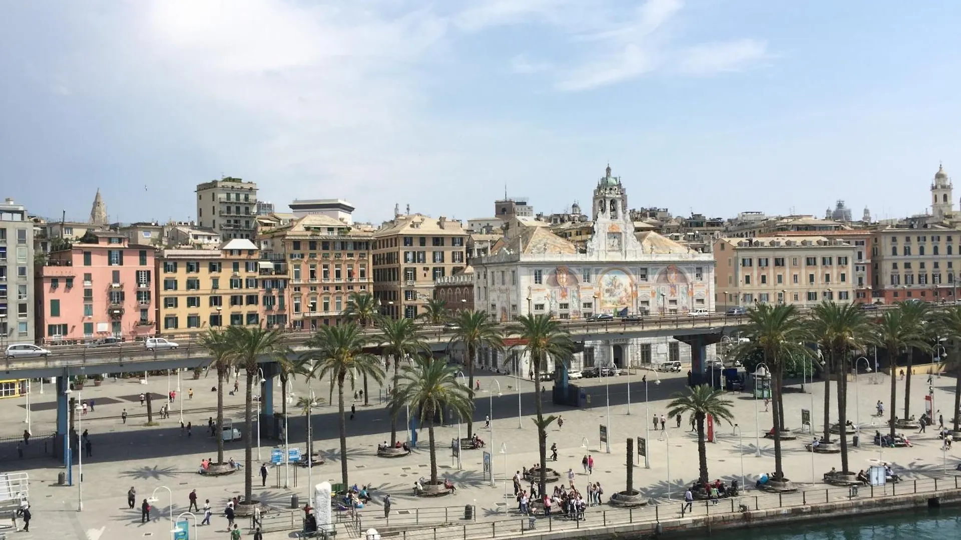 Apartment Wow Home 2 - 175 Mq - Posteggio Privato - Davanti Porto Traghetti - Fino A 10 Posti Letto - Balcone Genoa